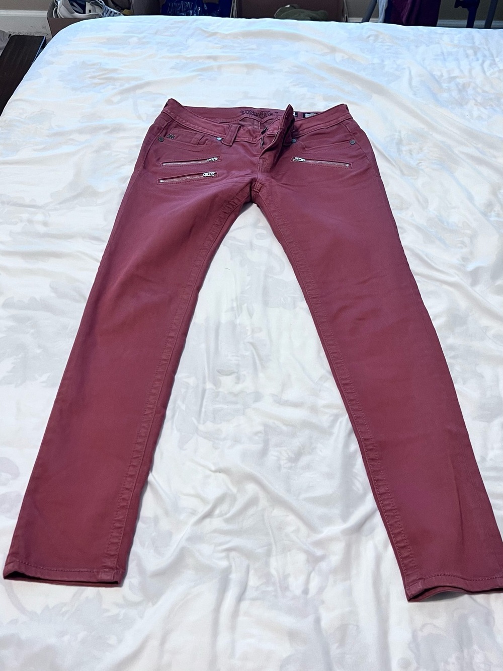Miss Me Skinny Zip-Pocket Jeans in Rust Color